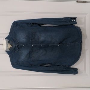 Chambray shirt with pearl buttons